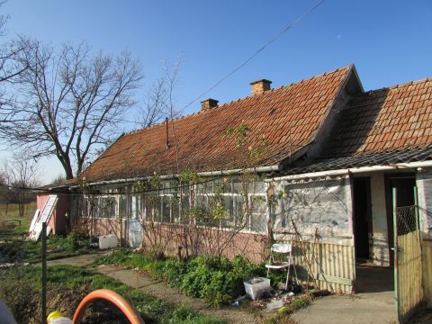 Eladó Ház 2254 Szentmártonkáta Központban csendes nyugodt környezet