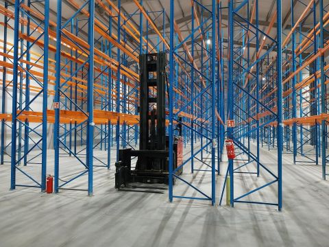 Kiadó Ipari 4031 Debrecen , Ipari park, ~6000 nm hasznos terület. 