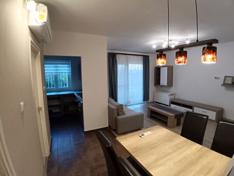 Eladó Lakás 2060 Bicske Központi földszinti lakás