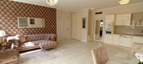 Eladó Lakás 9012 Győr , Eladó egy kertkapcsolatos lakás Győr-Ménfőcsanakon. 