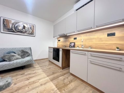 Eladó Lakás 1064 Budapest 6. kerület 