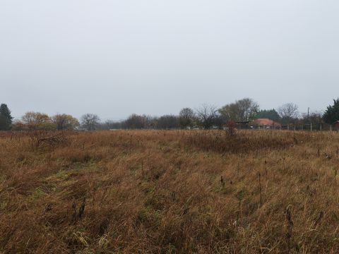 Eladó Telek 2192 Hévízgyörk , Gyümölcsös utcában eladó telek pincével