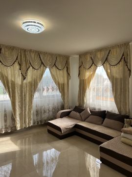 Eladó Ház 2451 Ercsi Kétszintes felújított, nappali+5 szobás családi ház