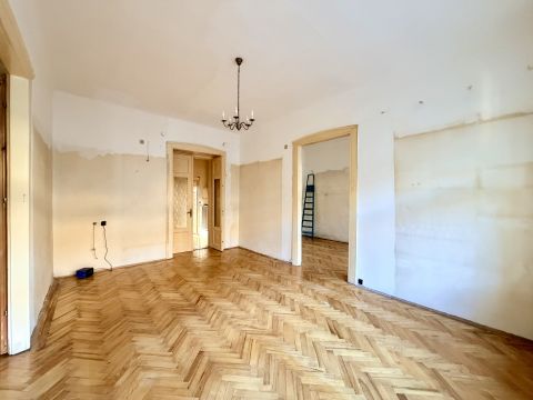 Eladó Lakás 1078 Budapest 7. kerület Nagypolgári, felújítandó nagy lakás.