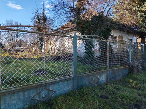 Eladó Ház 2243 Kóka Kóka csendes, aszfaltozott kis utcájában