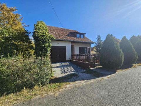 Eladó Ház 5094 Tiszajenő , 5094 Tiszajenő, csendes