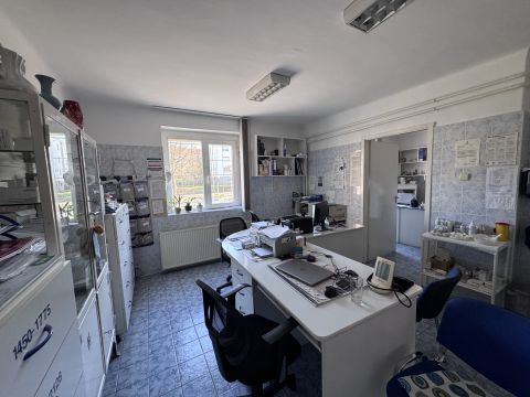 Eladó Üzlethelyiség 7300 Komló 