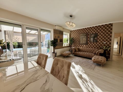 Eladó Lakás 9012 Győr Eladó egy kertkapcsolatos lakás Győr-Ménfőcsanakon. 