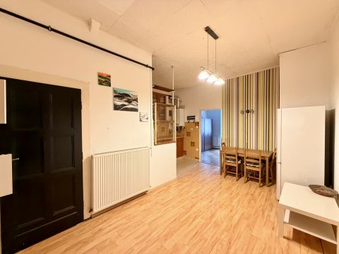 Eladó Lakás 1076 Budapest 7. kerület , Világos, jó elosztású 2 hálószobás lakás- zárószinti