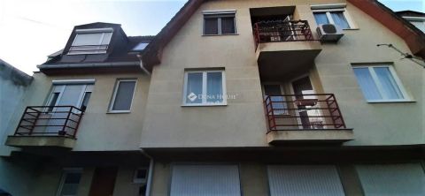 Kiadó Lakás 6000 Kecskemét , KIADÓ Kecskemét belvárosában 2. emeleti lakás autóbeállóval!