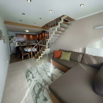 Eladó Lakás 1182 Budapest 18. kerület Halmierdőnél belső kétszintes lakás teremgarázs beállóval