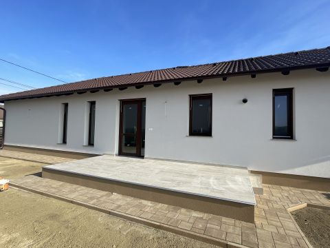 Eladó Ház 6000 Kecskemét Új épításű ház, januárban beköltözhető Kadafalván! 