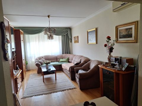 Eladó Lakás 8000 Székesfehérvár 