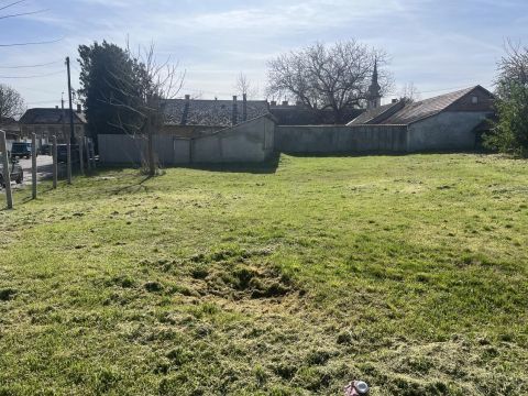 Eladó Telek 6070 Izsák 