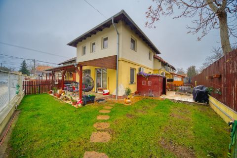 Eladó Lakás 2225 Üllő Üllő -újépítésű házai közt megbúvó  társasházi lakás