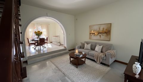 Eladó Ház 1163 Budapest 16. kerület , Sashalom, csöndes utcában Azonnal költözhető családi ház