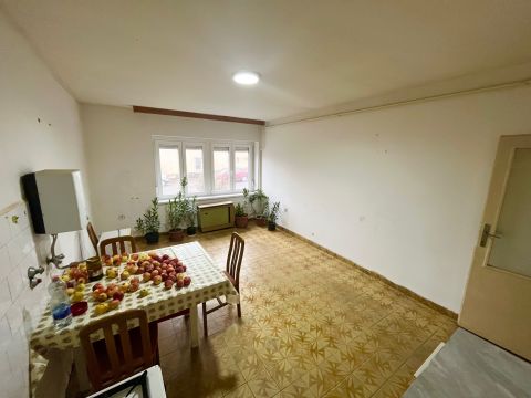 Eladó Ház 3300 Eger Frekventált helyen, fő út mellett