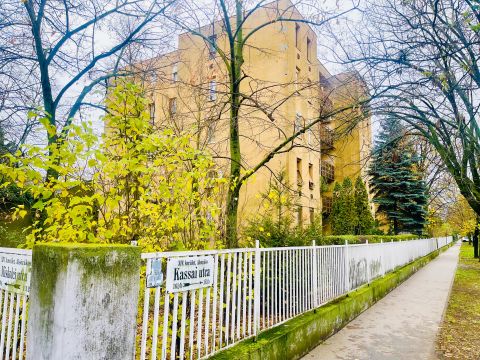 Eladó Lakás 1142 Budapest 14. kerület , Zöld környezet, nappali+ 2 háló, erkély, azonnal költözhető!