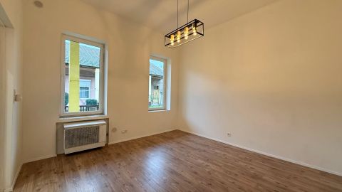 Eladó Lakás 1153 Budapest 15. kerület , XV, Rákospalota, TELJESKÖRŰEN FELÚJÍTOTT GARZON.