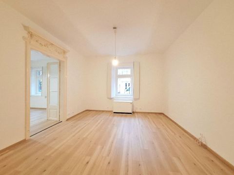 Eladó Lakás 1081 Budapest 8. kerület , 1084 Budapest 8, II. János Pál pápa tér