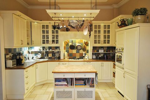 Eladó Ház 6000 Kecskemét Igényes nappali + 6 szobás családi otthon 