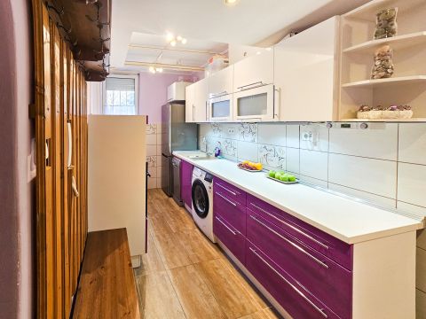 Eladó Lakás 1184 Budapest 18. kerület , Nappali + 2 hálós lakás a Lakatos-lakótelep legjobb részén