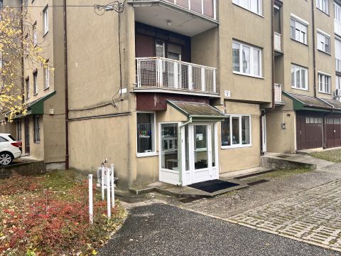 Eladó Üzlethelyiség 8220 Balatonalmádi 