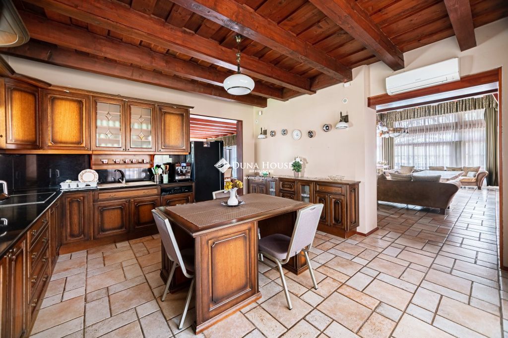 Eladó ház, Velence