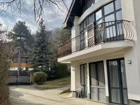 Eladó Ház 1037 Budapest 3. kerület , Bp.3.Remetehegyen, körbejárható 2 lakrészes családi ház