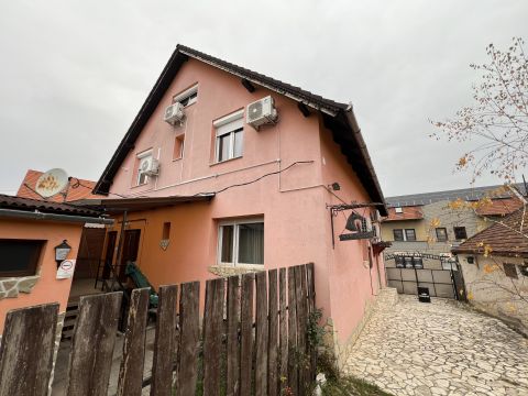 Eladó Ház 2085 Pilisvörösvár , Pilisvörösvár központjában