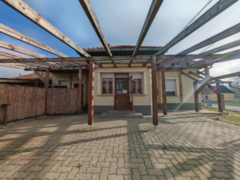 Eladó Ház 5094 Tiszajenő Vasútállomás környéke