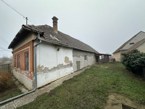 Eladó Ház 7045 Györköny Györköny Nyugodt részén 