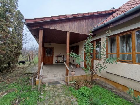 Eladó Ház 2735 Dánszentmiklós Dánszentmiklós focipálya közelében 2 szobás ház eladó