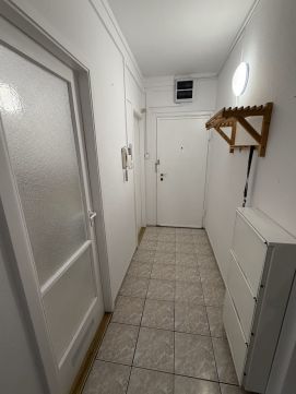 Eladó Lakás 1039 Budapest 3. kerület Kitűnő közlekedés mellett, szigetelt házban !