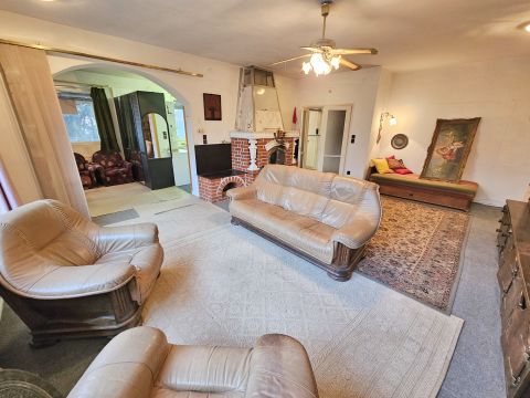 Eladó Ház 2141 Csömör , Alakítható, garázsos, felújítandó ikerházrész, Bp. határán!