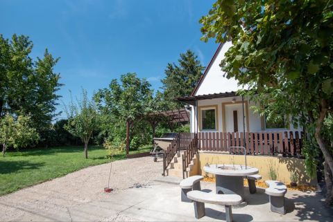 Eladó Ház 2458 Kulcs Duna parthoz közel