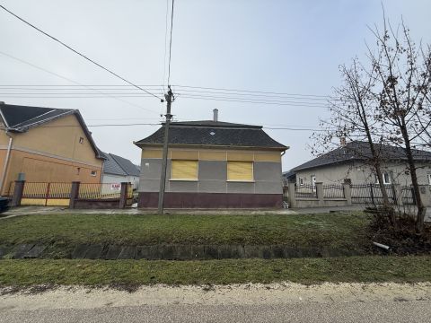 Eladó Ház 2065 Mány 