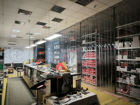 Kiadó Ipari 9028 Győr , Régi Veszprémi úton Üzlethelyiség és raktár kiadó!