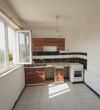 Eladó Lakás 6000 Kecskemét Kecskeméten földszinti lakás eladó a Halasi úton!