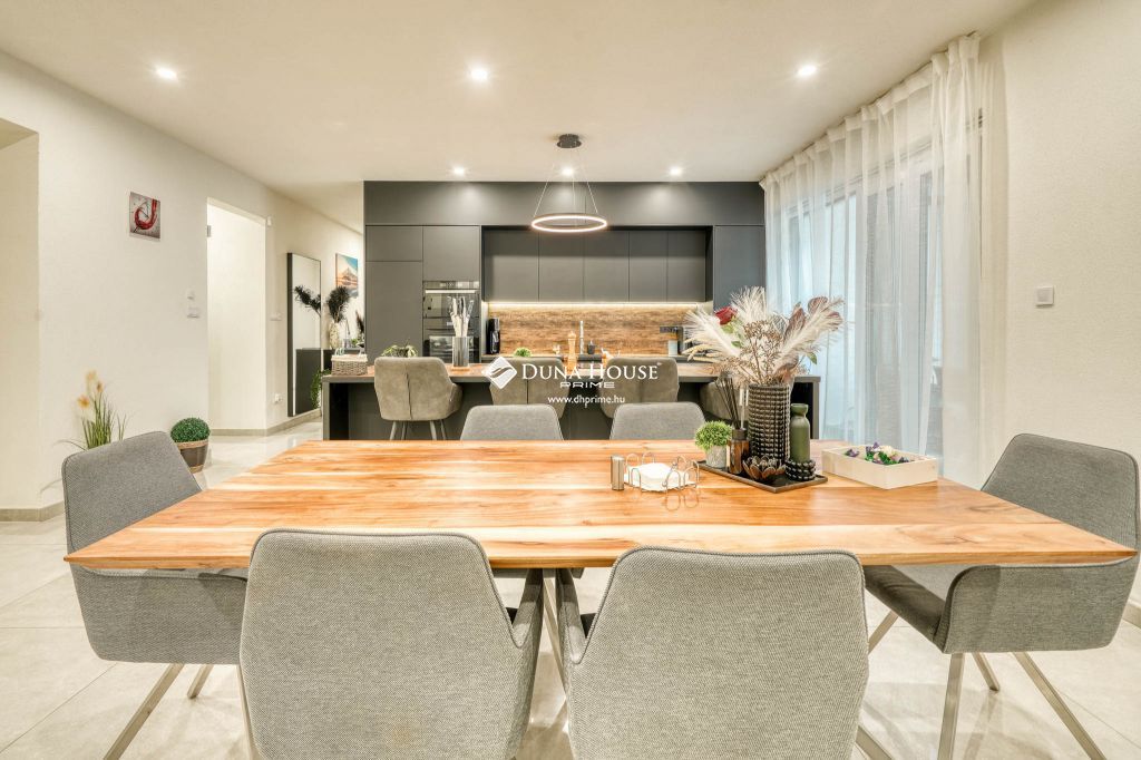 Eladó ház, Délegyháza