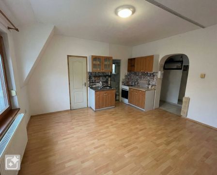 Eladó Lakás 6000 Kecskemét , EGYEDI FŰTÉSES (gáz cirkó) kis ékszerdoboz!