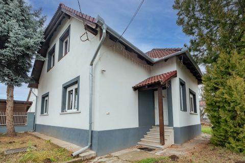 Eladó Ház 1188 Budapest 18. kerület , Kétgenerációs, dupla bejáratos, napfényes családi ház