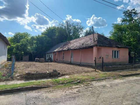 Eladó Ház 8666 Somogyegres , Falu szélén.