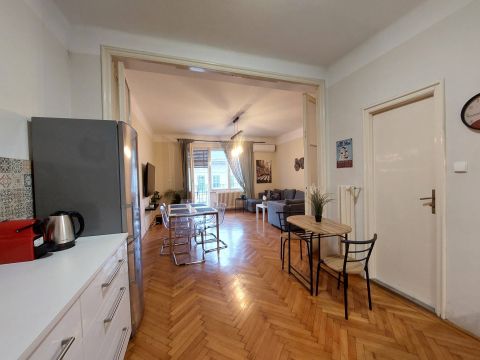 Eladó Lakás 1073 Budapest 7. kerület , Napfényes, erkélyes 80 m2-es, kétszobás lakás