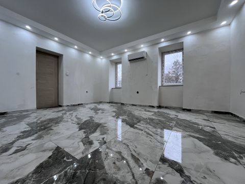 Eladó Ház 8181 Berhida , nagy, felújított ház, a központhoz közel