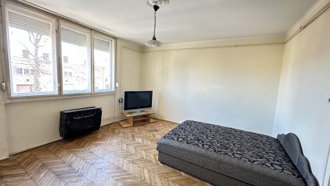 Eladó Lakás 6000 Kecskemét , Műkertvárosban, 36 nm-es, 1 szobás lakás garázzsal eladó