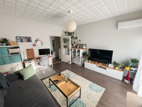 Eladó Lakás 8600 Siófok , belváros közeli, erkélyes, 1 emeleti felújított lakás