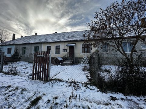 Eladó Lakás 7095 Iregszemcse Csehipusztán 2 szobás társasházi lakás