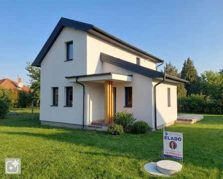 Eladó Ház 8648 Balatonkeresztúr , Hullám utcai strandtól 10 percre újépítésű nyaraló (A)