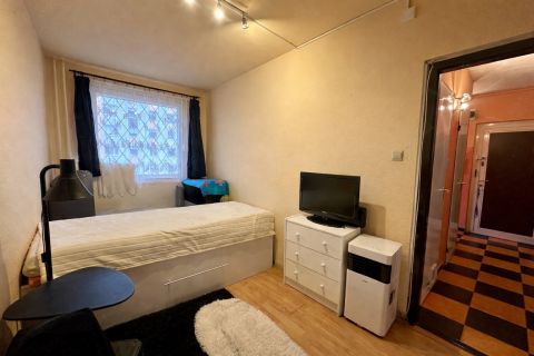 Eladó Lakás 1157 Budapest 15. kerület Napfényes panellakás zöld környezetben, jó elosztással.